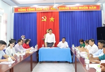 Đồng chí Lê Hữu Thọ làm việc với xã Liên Sang